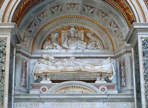 Tombeau d'Innocent III, Nécropole du Vatican