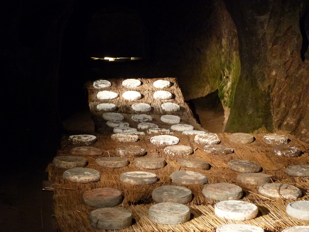 Affinage du fromage Saint-Nectaire