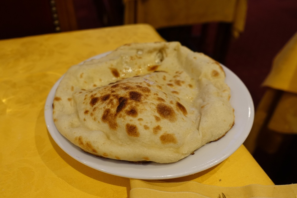 Cheese naan