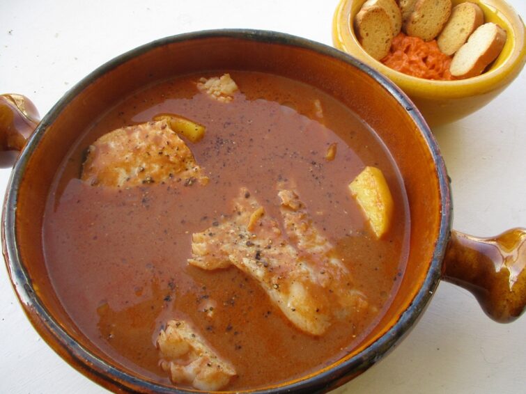 La bouillabaisse est-elle vraiment marseillaise