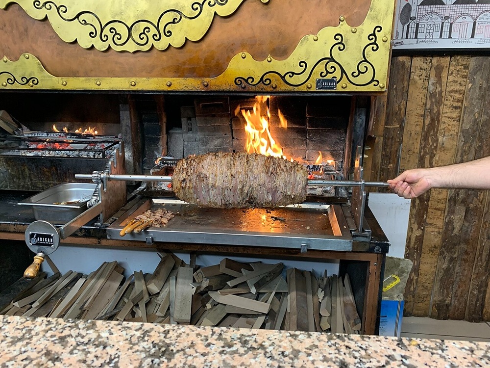 Le Cağ kebabı, ancètre du döner
