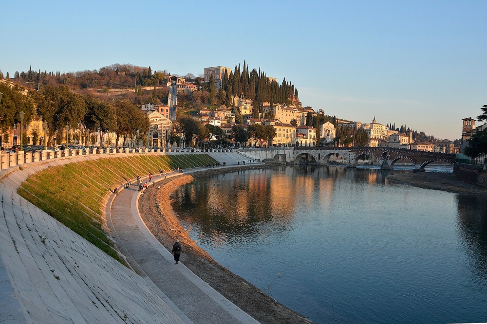 Le Lungadige, Vérone