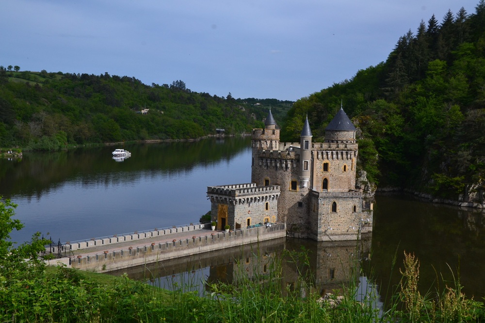 Le château de la Roche, à Saint-Priest-la-Roche