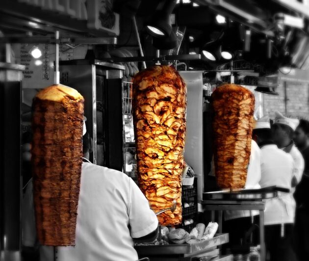 Le döner kebab est-il turc ou germano-turc