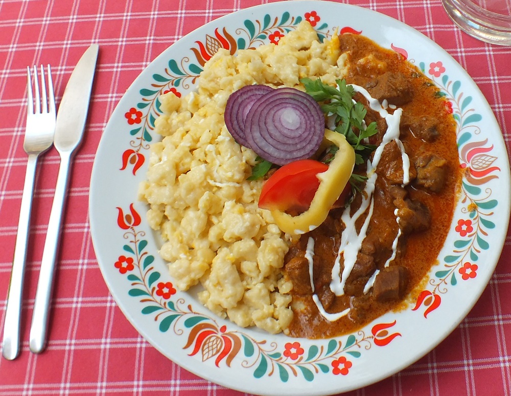 Le pörkölt