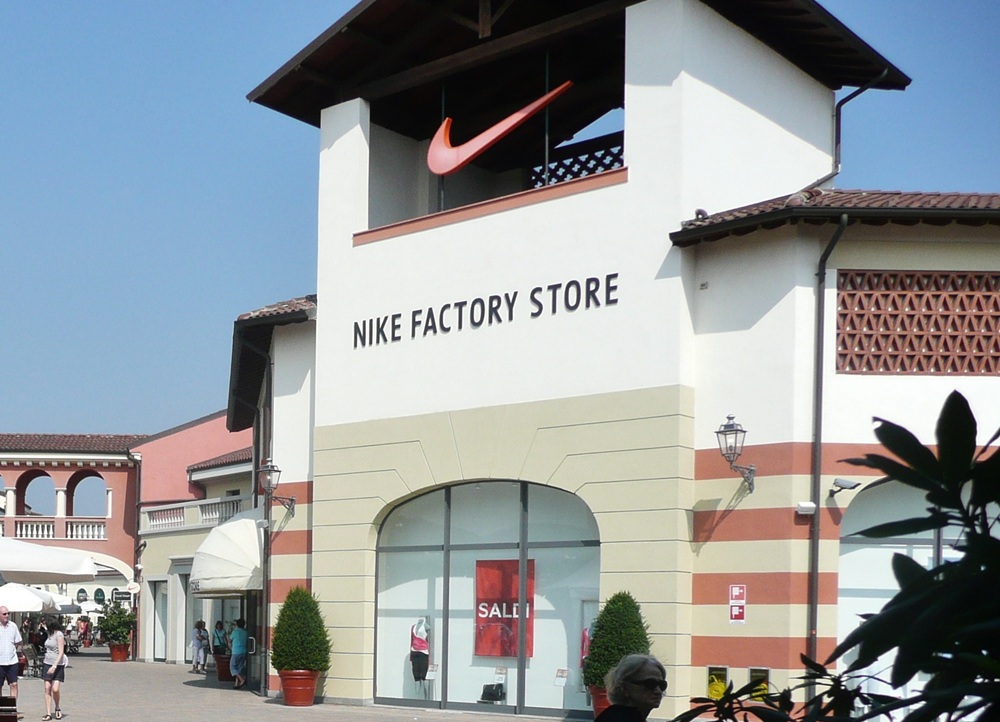 Serravalle Designer Outlet, près de Milan
