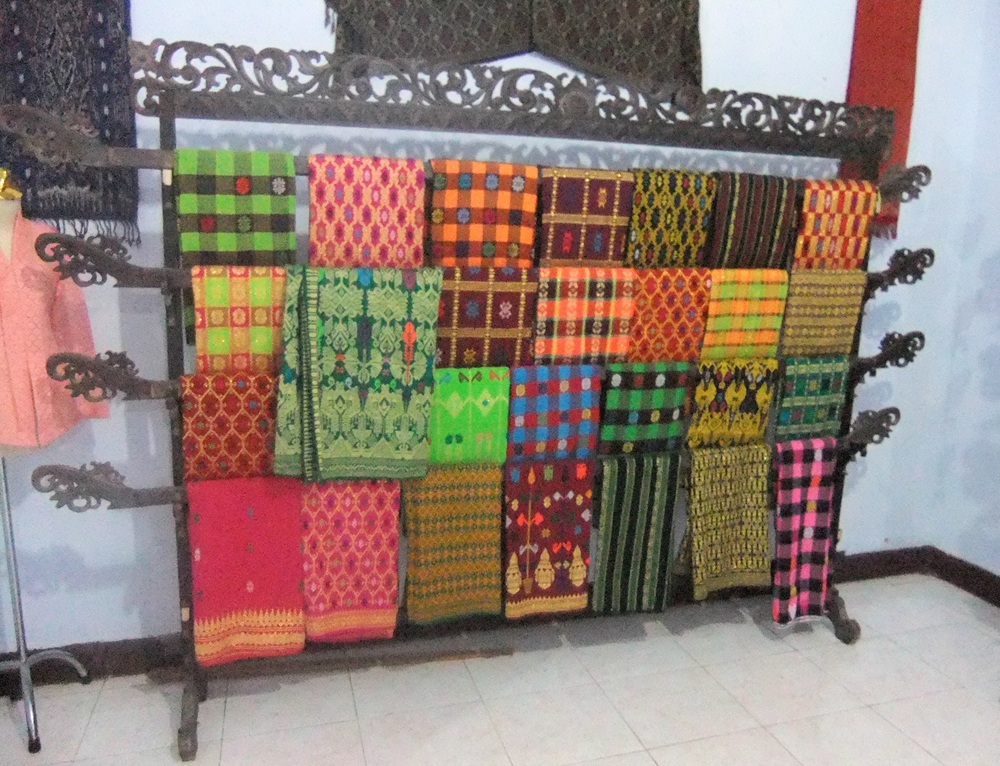 Tenun Ikat, Lombok