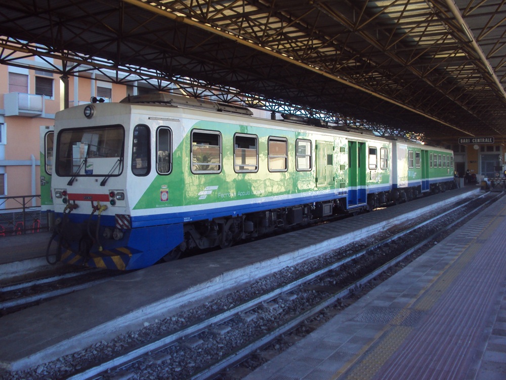 Train à la gare de Bari, Pouilles