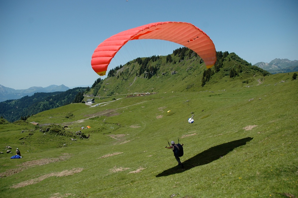 Activité de parapente près de Samoëns