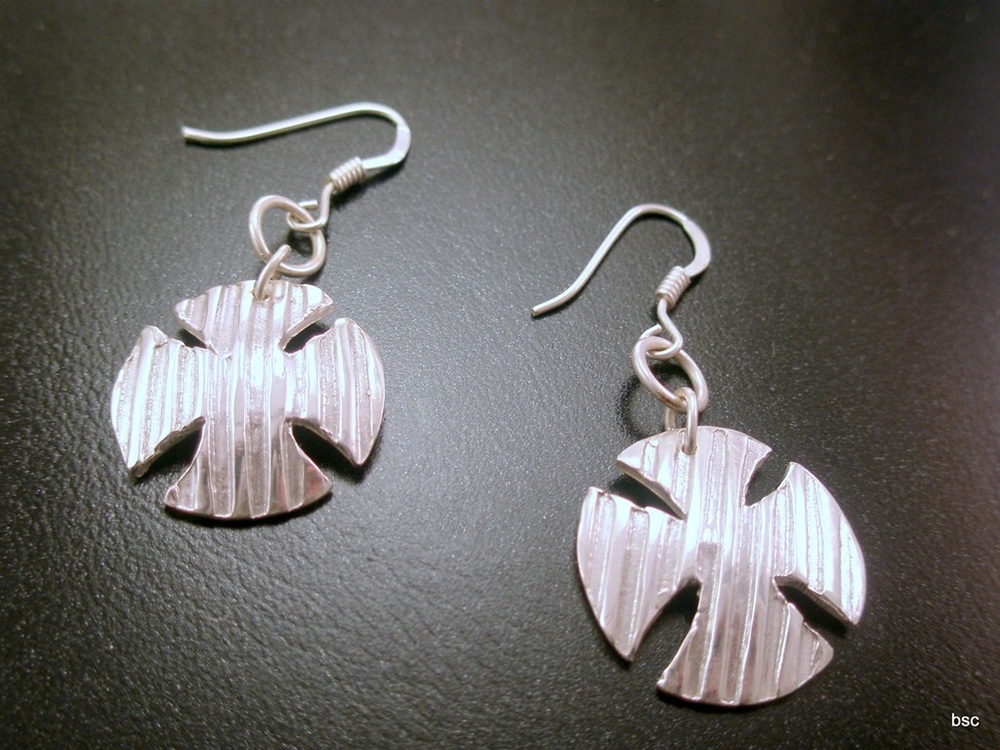 Boucles d'oreilles représentant la Croix de Malte