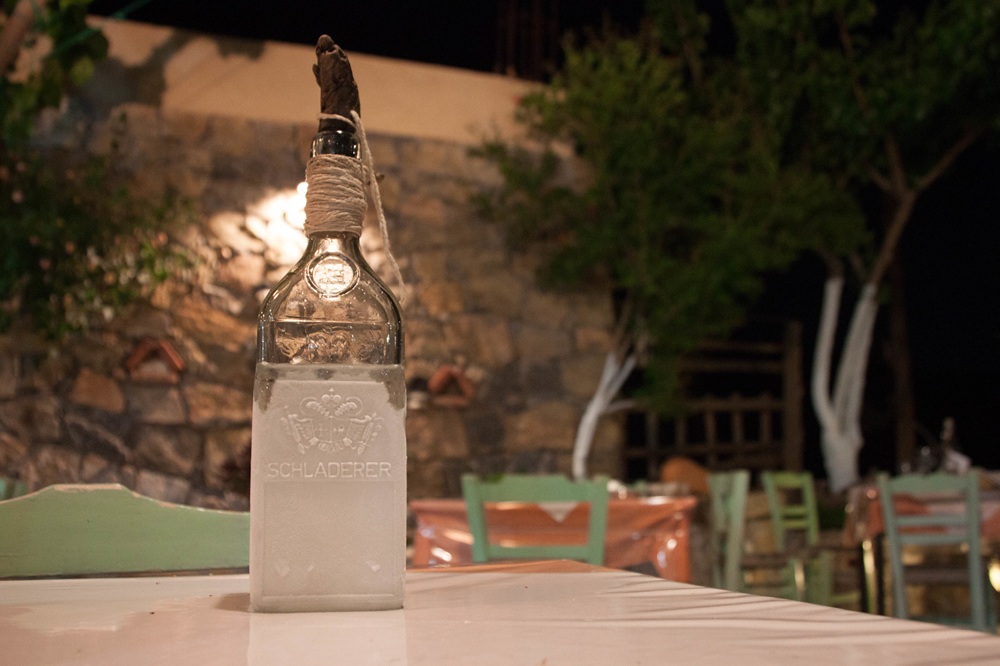 Bouteille de raki, Crète