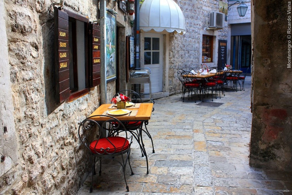 Café à Budva, Monténégro