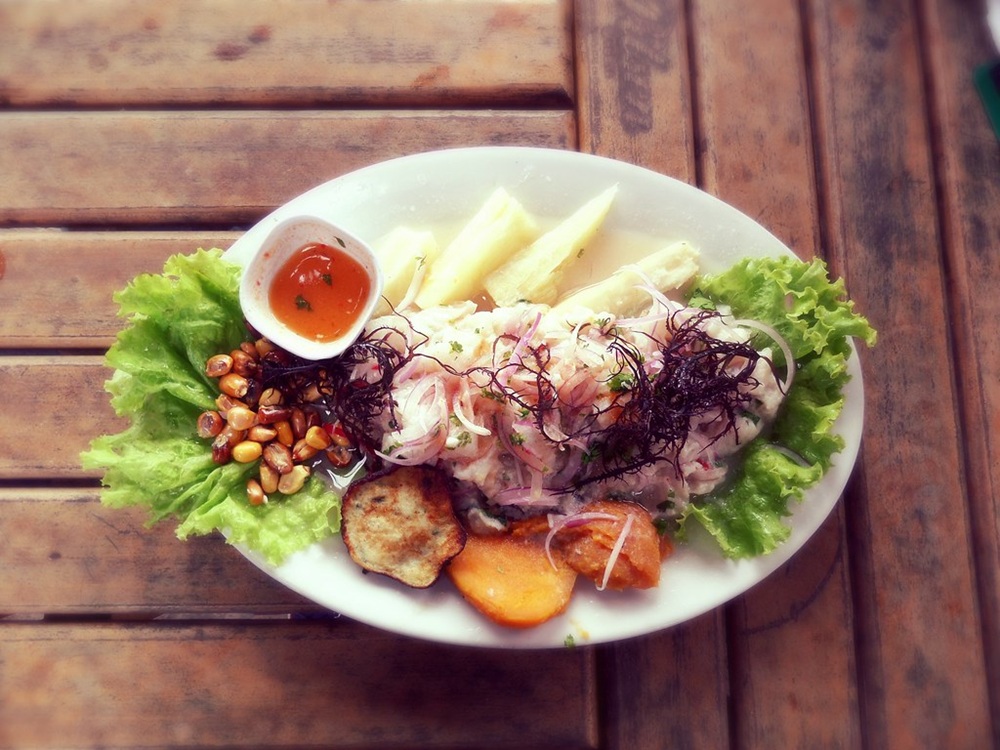 Ceviche servi au Pérou