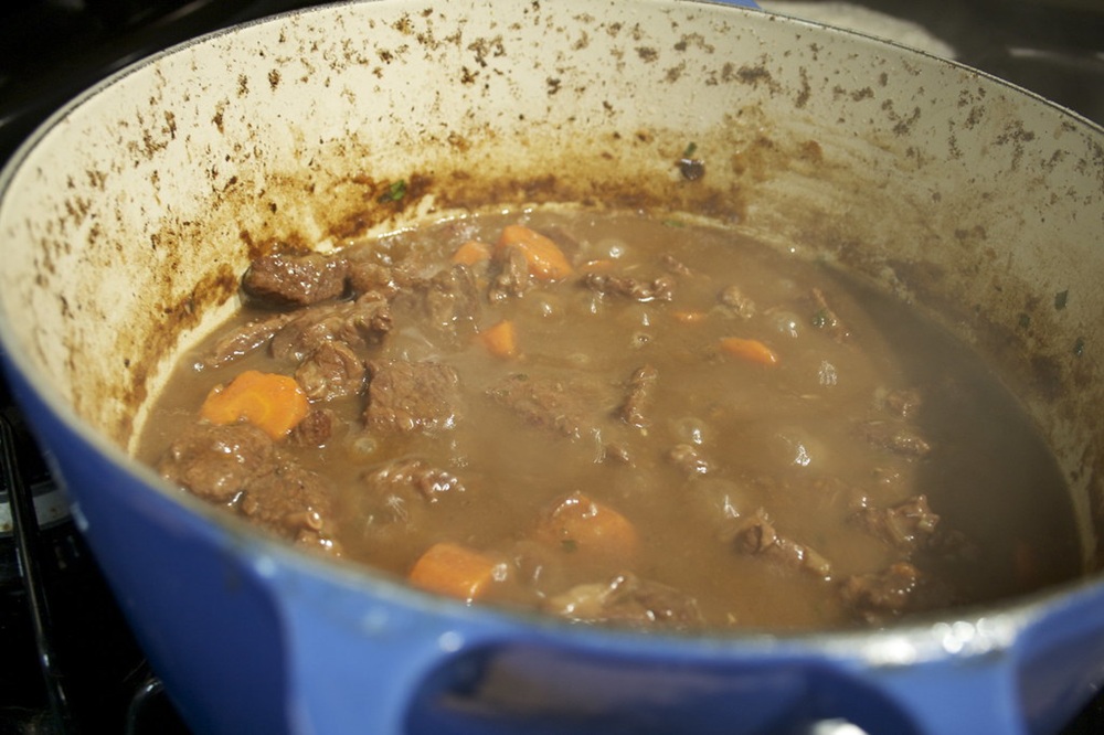 Cuisson d'un bœuf bourguignon