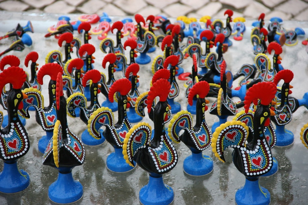 Figurines du coq de Barcelos