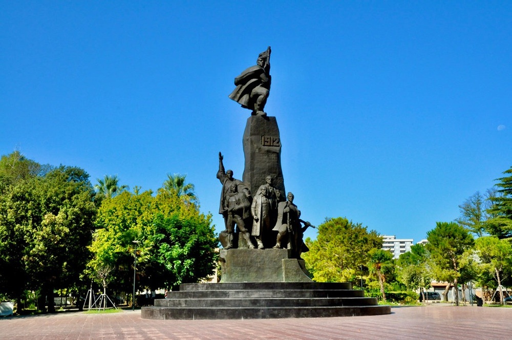La place du Drapeau, Vlorë