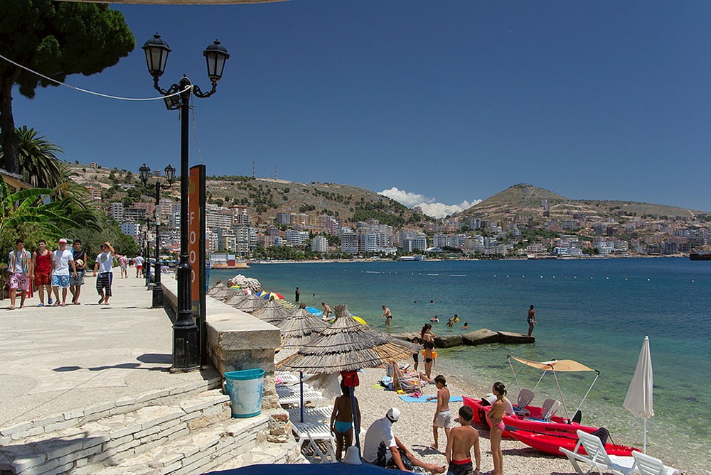 La promenade en bord de mer, Sarandë