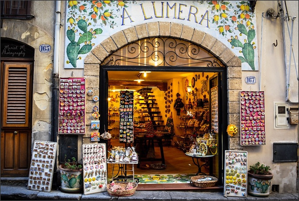 Magasin de souvenirs à à Cefalù
