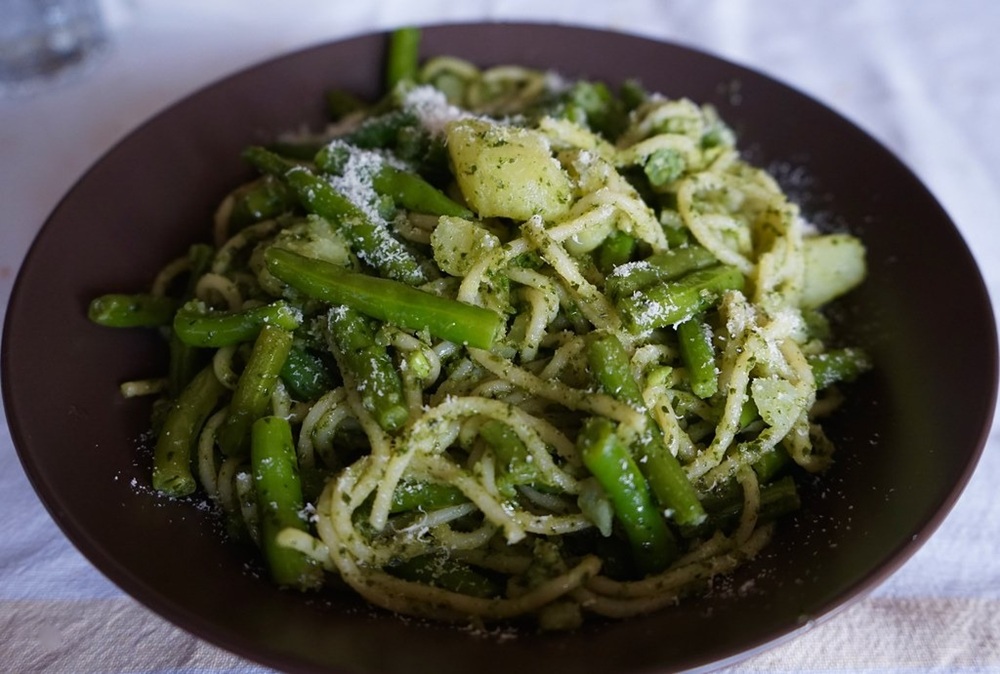 Pasta al pesto alla genovese con patate e fagiolini