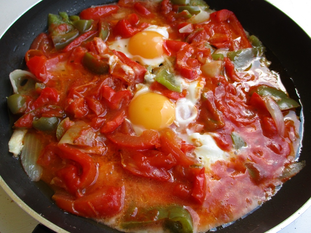 Piperade avec des œufs