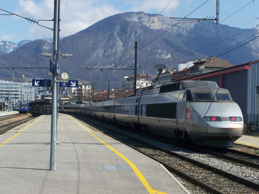 Quais de la gare d'Annecy