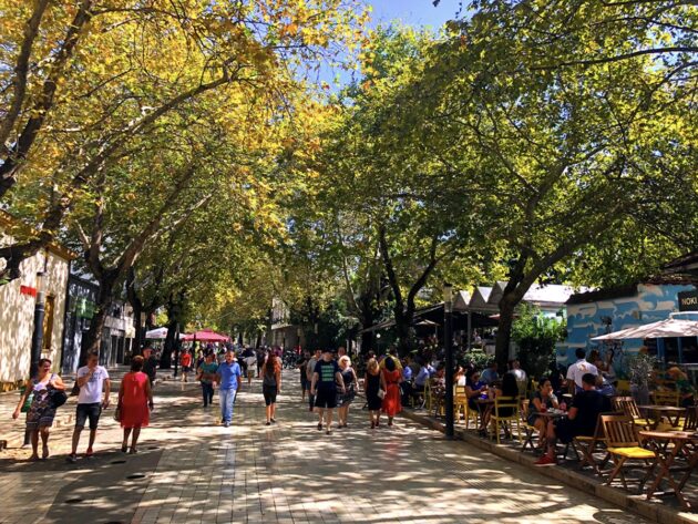 Vivre Tirana comme un local