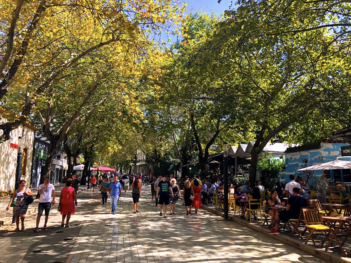 Vivre Tirana comme un local
