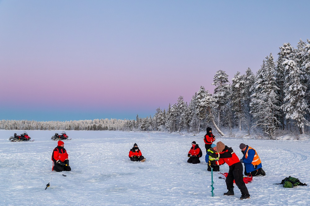 Activité de pêche sur glace, Laponie finlandaise