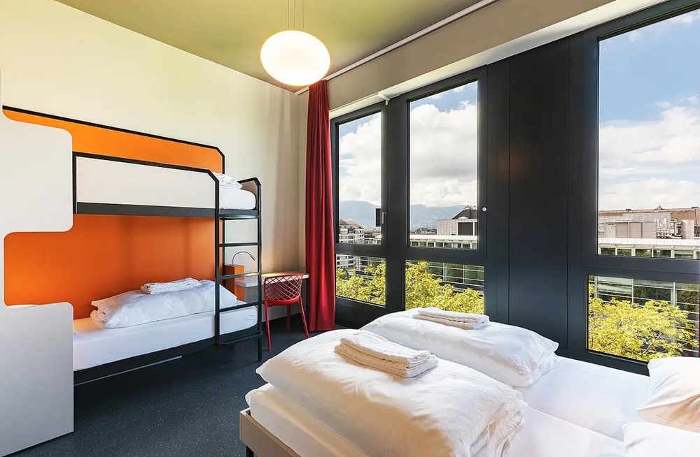 Chambre multi-lits de l'auberge de jeunesse MEININGER Genève Centre Charmilles