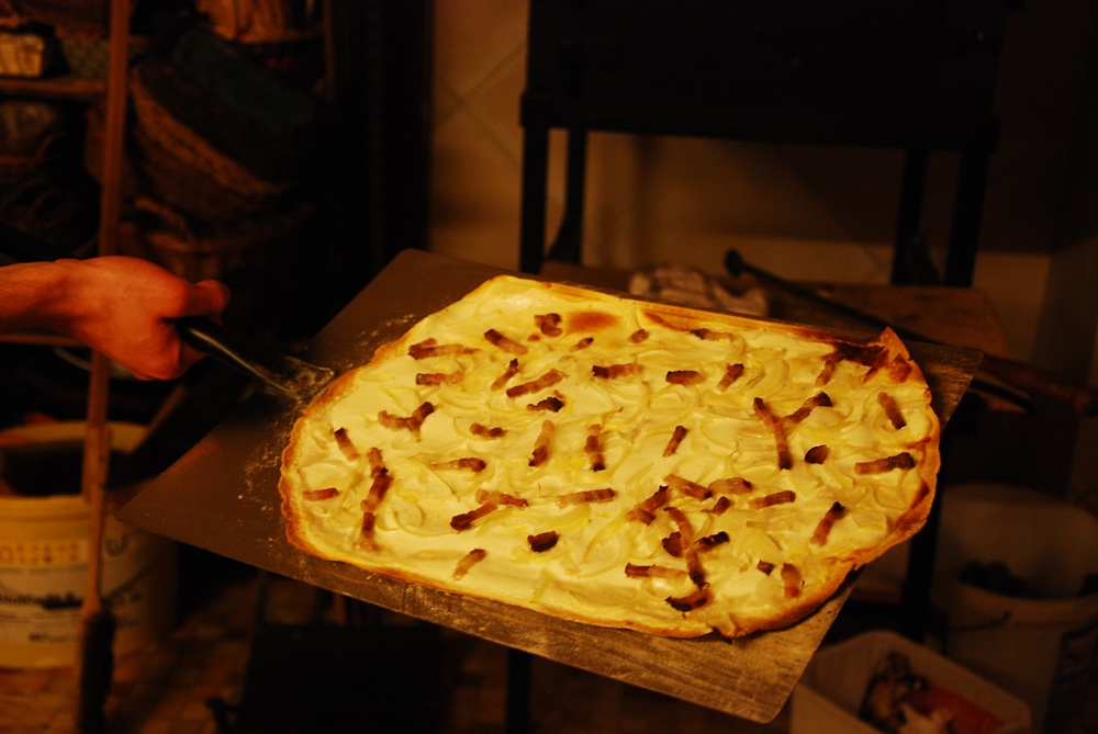 Flammekueche qui sort du four