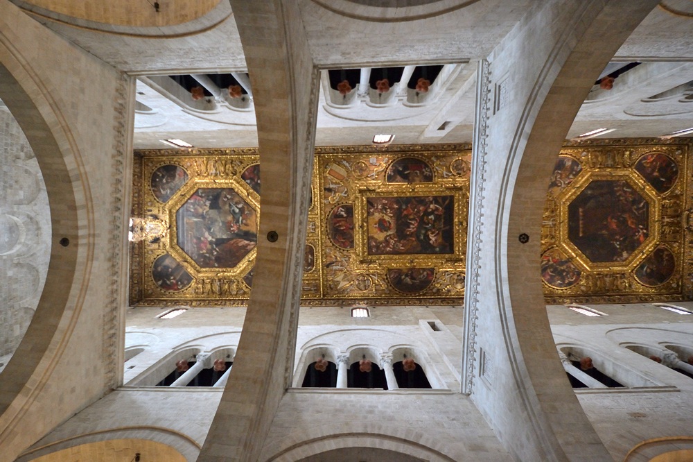 Intérieur de la basilique San Nicola, Bari