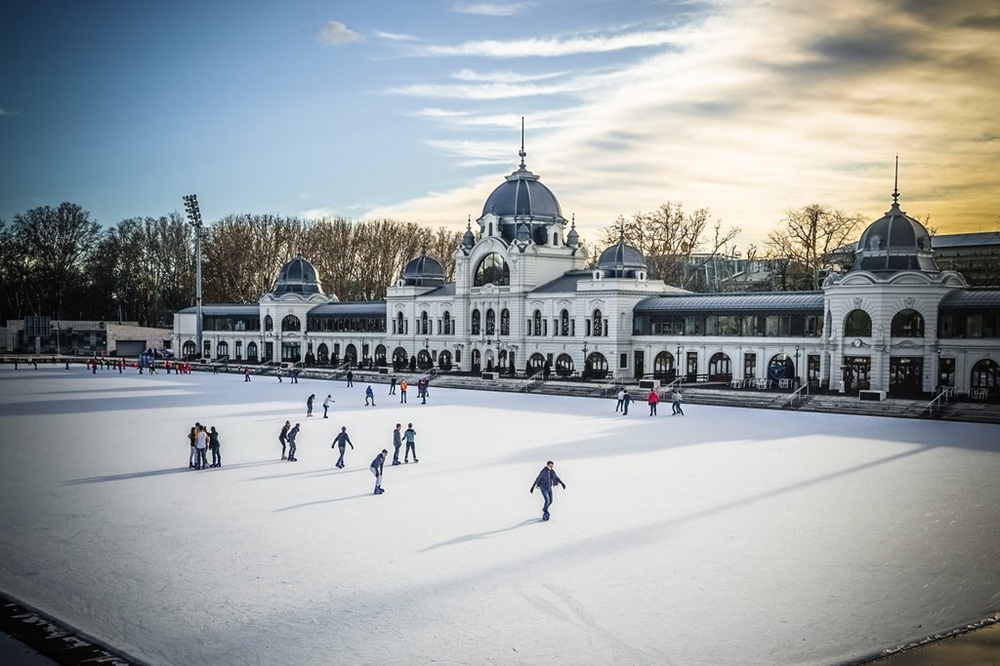 La patinoire de Városliget, Budapest