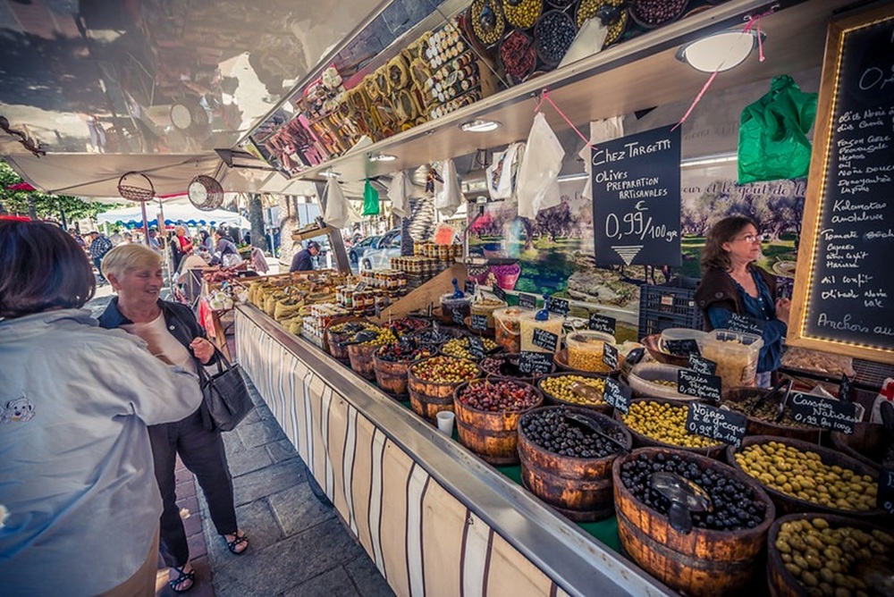Le marché d'Ajaccio, Corse-du-Sud