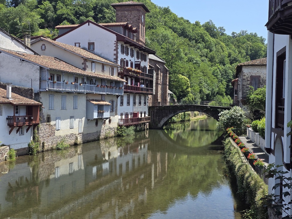 Le vieux pont et les quais de la Nive, Saint-Jean-Pied-de-Port