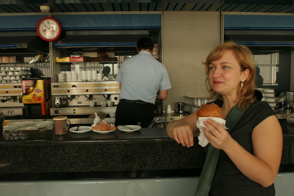 Petit-déjeuner au comptoir à la romaine, Rome