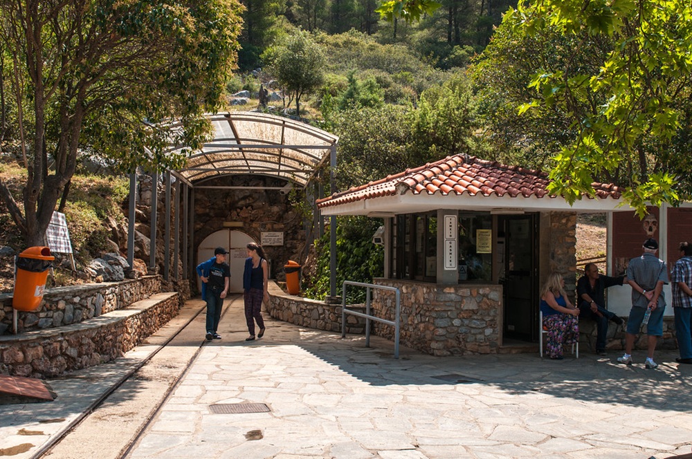 Petralona, Athènes