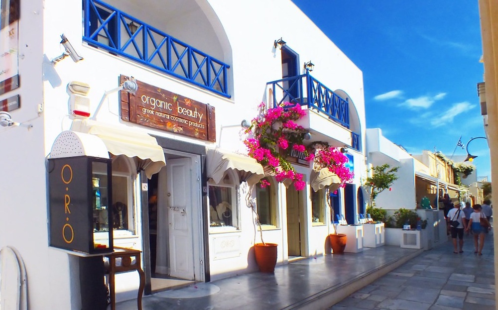 Rue commerçante à Fira, Santorin