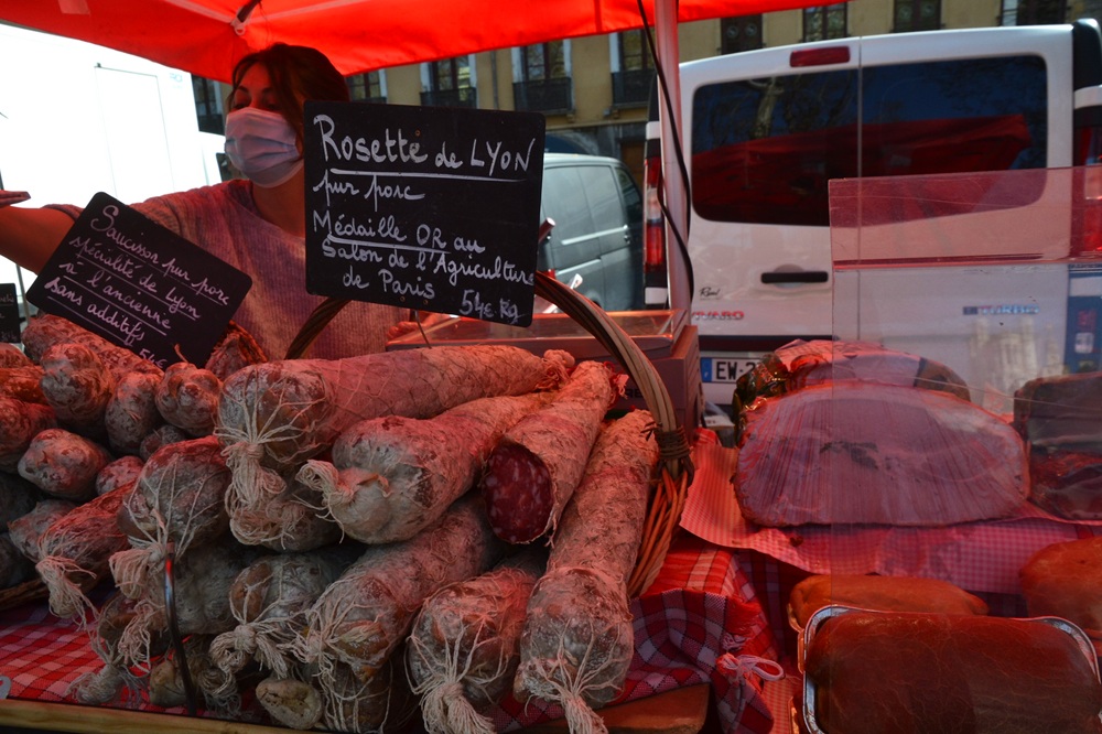 Saucisson de Lyon vendu dans un marché