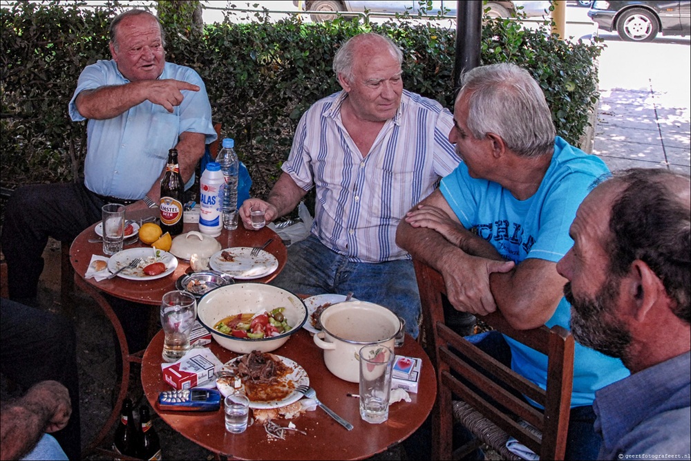 Anciens autour d'un raki, Héraklion