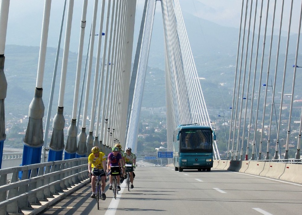 Bus ralliant le Péloponnèse