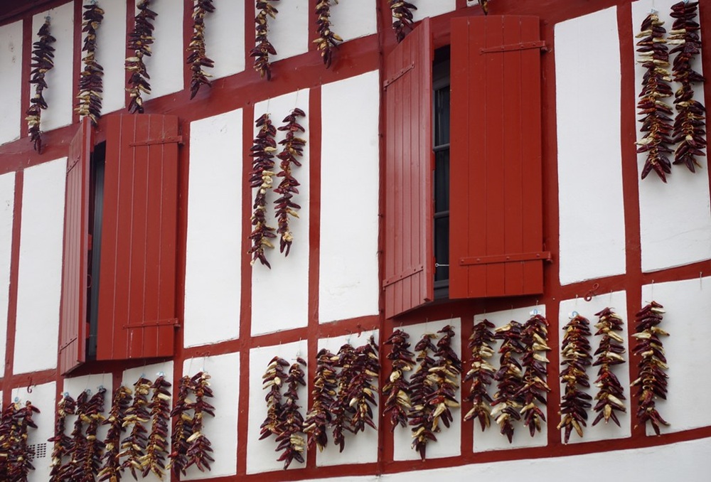 Façade du village d'Espelette