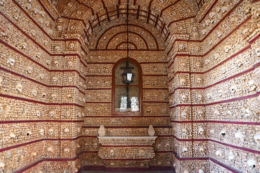 La chapelle des Os, Faro