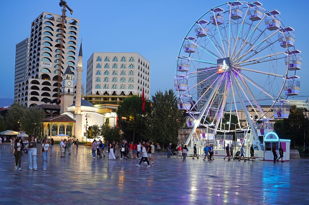 La place Skanderbeg, Tirana