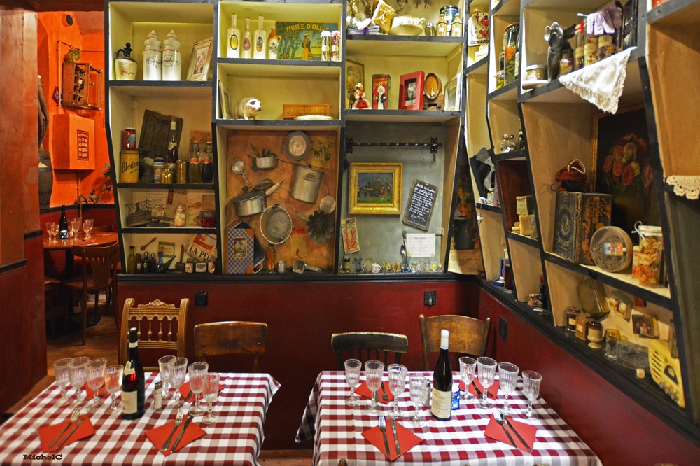 Le bouchon lyonnais authentique