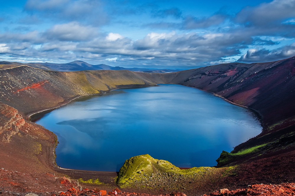 Le lac de cratère Ljótipollur, Landmannalaugar