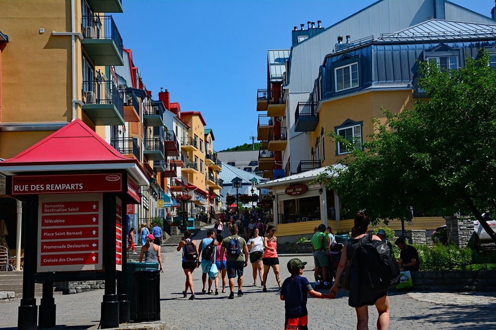 Le village piétonnier de Mont-Tremblant, Laurentides