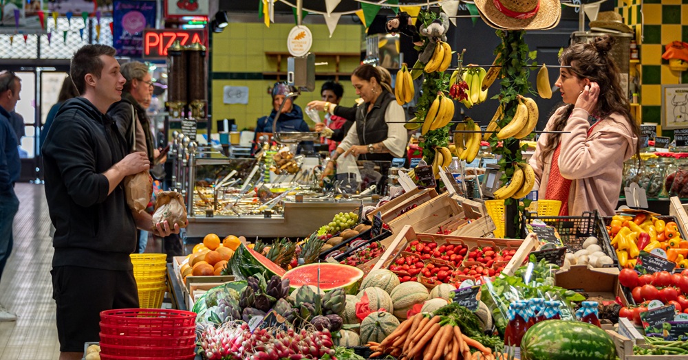 Les halles du marché de Narbonne, Aude