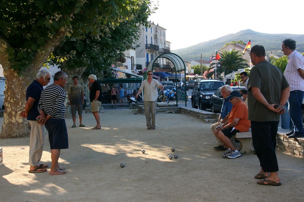 Partie de pétanque en Corse