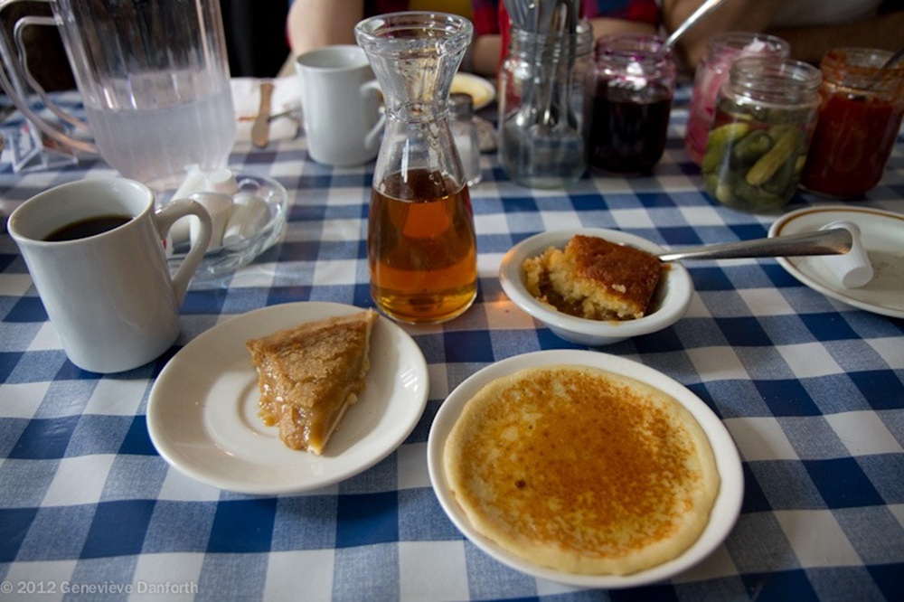 Repas dans une cabane à sucre, Laurentides
