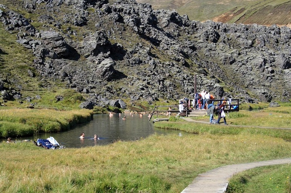 Se baigner dans la source géothermale, Landmannalaugar